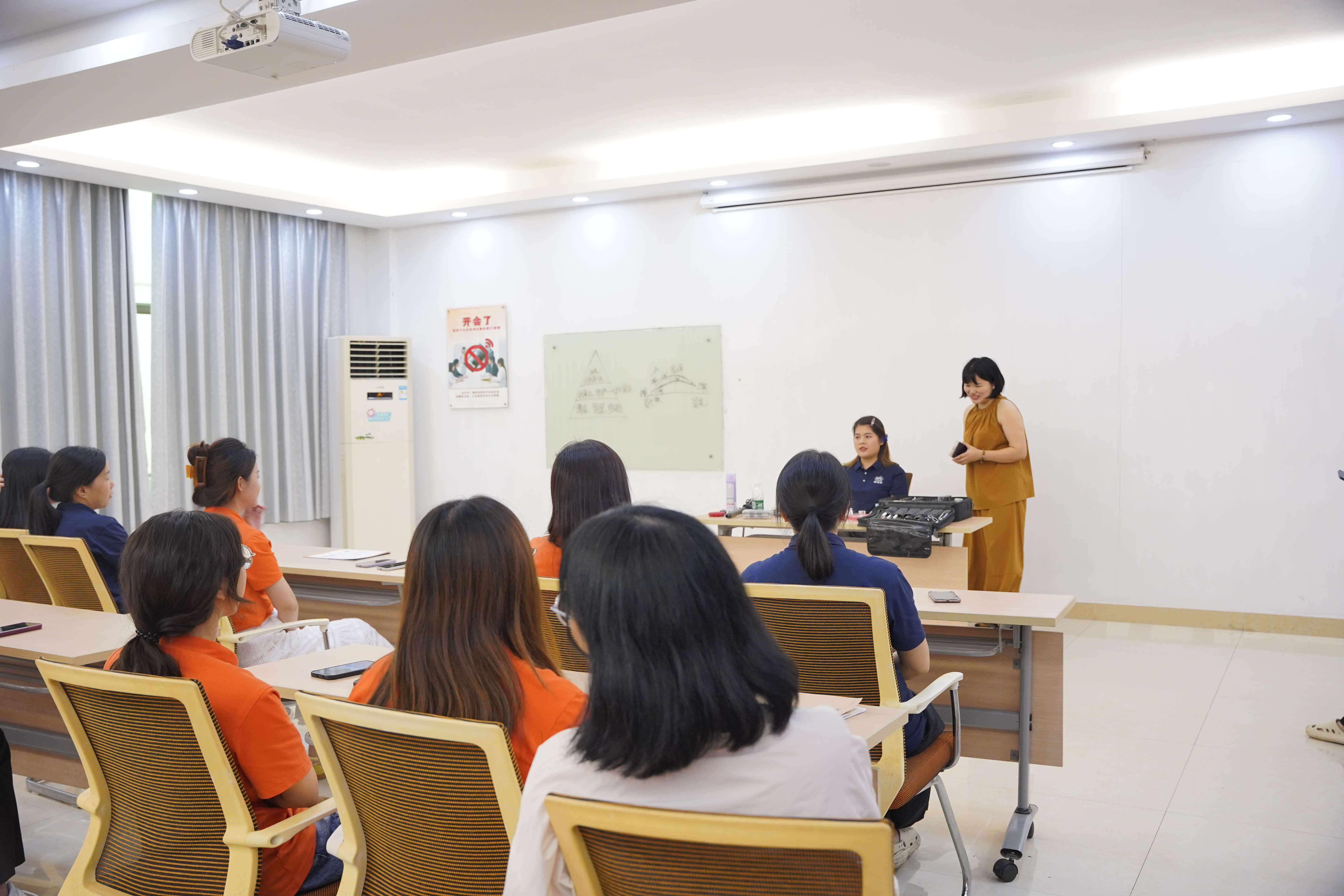 “妝”屬美麗 賦能職場(chǎng)！粵佳信公司通勤化妝培訓(xùn)活動(dòng)圓滿結(jié)束~